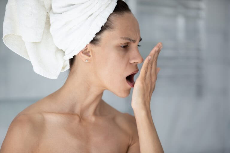 13 Gründe warum dein Atem unangenehm riecht