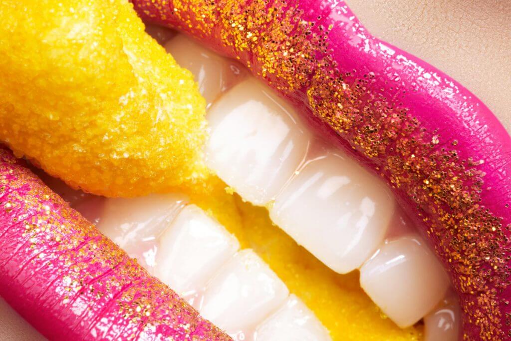 Diese 5 Leckereien vermeidest du aus Liebe zu deinen Zähnen besser komplett