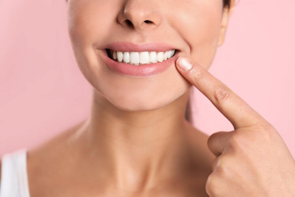 5 Fakten, die Du über Deine Zähne wissen solltest, damit sie länger weiß bleiben