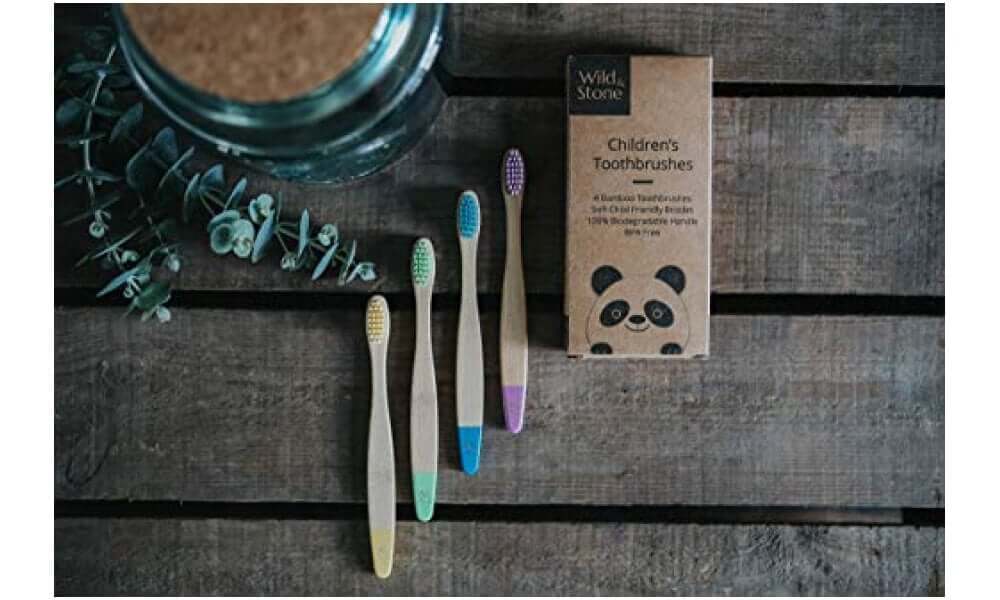 Spazzolino da denti in bambù Wild & Stone per bambini - Confezione da 4  pezzi in vari colori, igiene orale